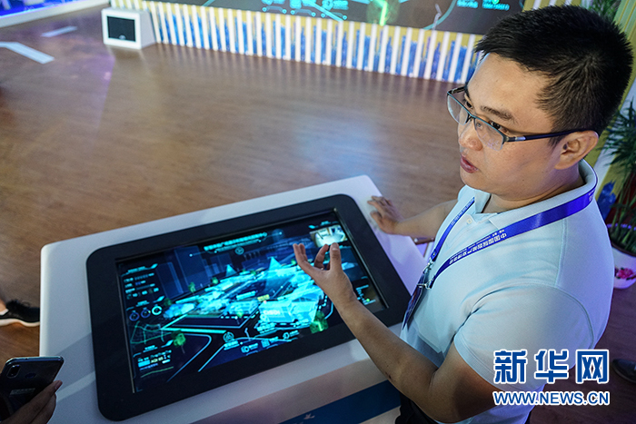 實(shí)地打探國(guó)內(nèi)首個(gè)智慧體驗(yàn)廣場(chǎng) 智博會(huì)的大彩蛋充滿驚喜!