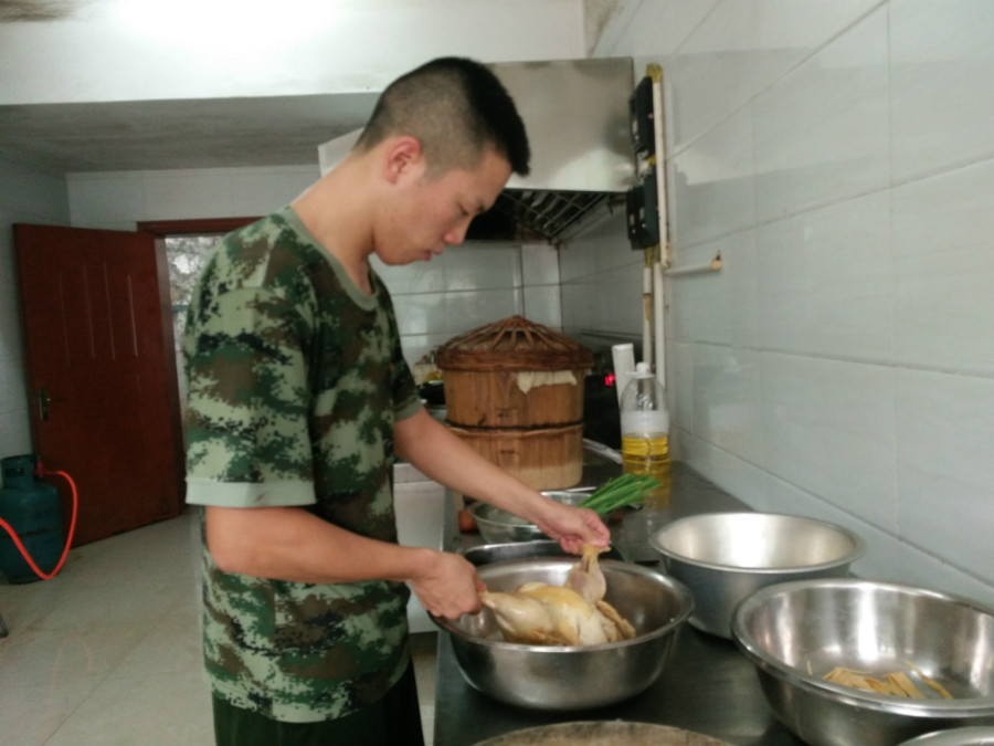 致敬！老山腳下的國門衛士