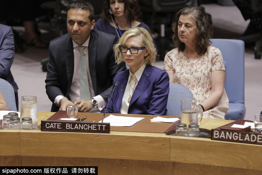 大魔王氣場(chǎng)超強(qiáng)！好萊塢女星凱特·布蘭切特現(xiàn)身聯(lián)合國(guó)會(huì)議