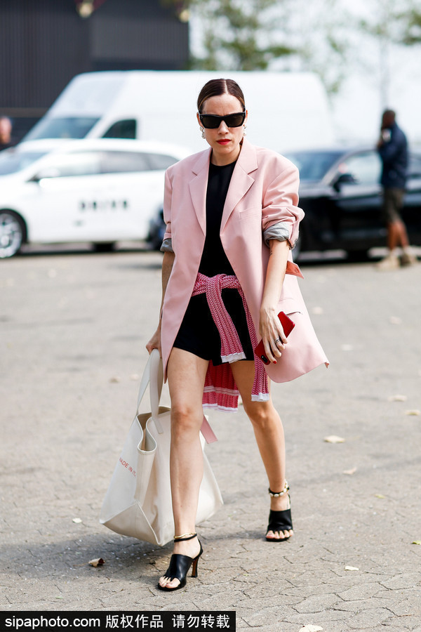 秋日街頭 oversize西服外套輕松get慵懶舒適感