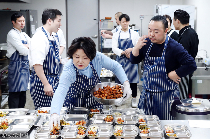 普京化身大廚做煎餅！這些大佬上得廳堂下得廚