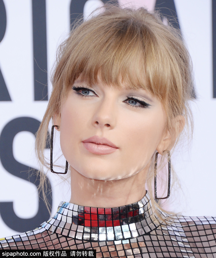 2018全美音樂獎：“霉霉”泰勒·斯威夫特銀色戰袍超霸氣