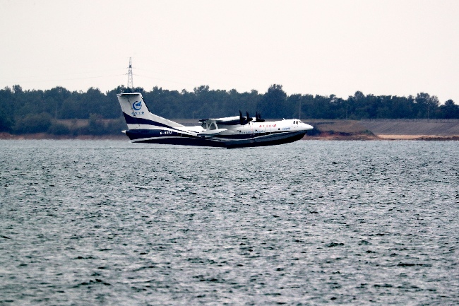 鯤龍出水!國(guó)產(chǎn)大型水陸兩棲飛機(jī)新突破