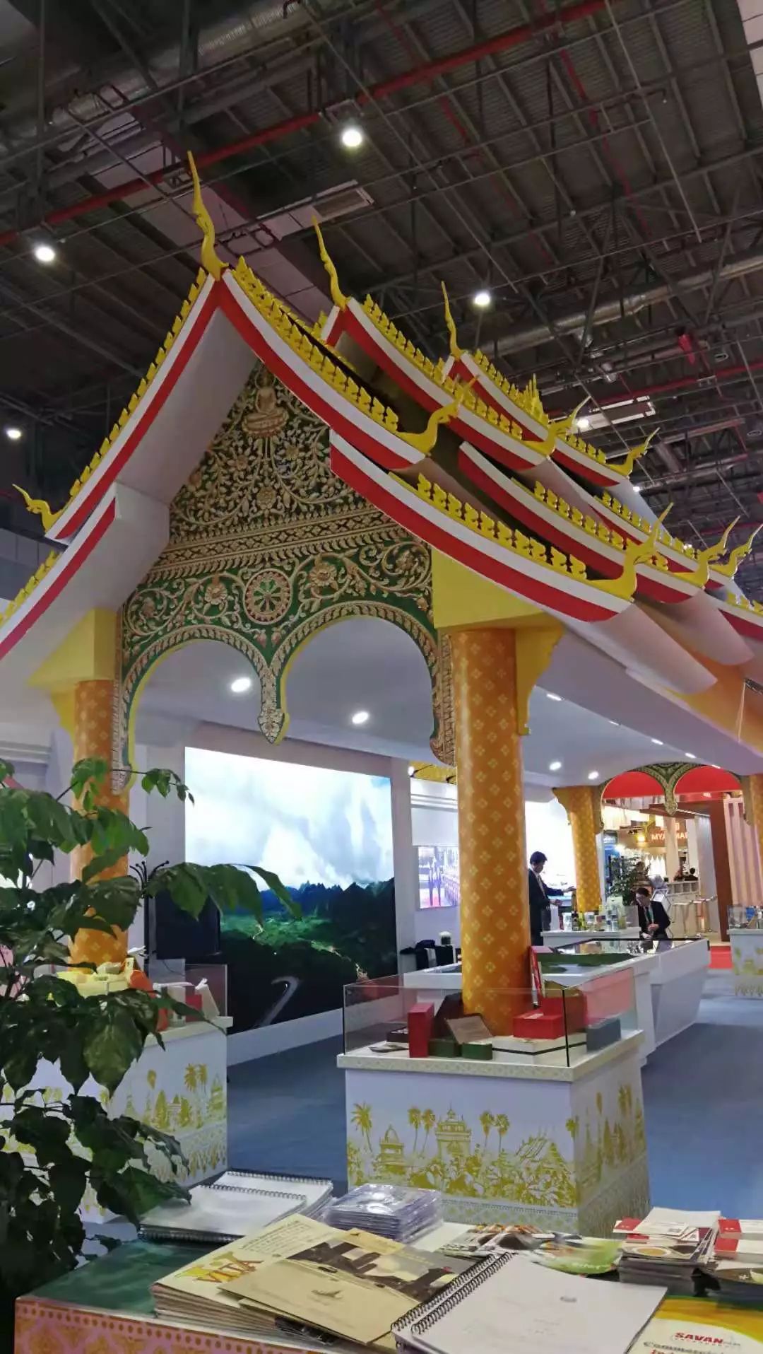 1 時政新聞眼|開幕式結束后,習近平“巡館”看了些什么?