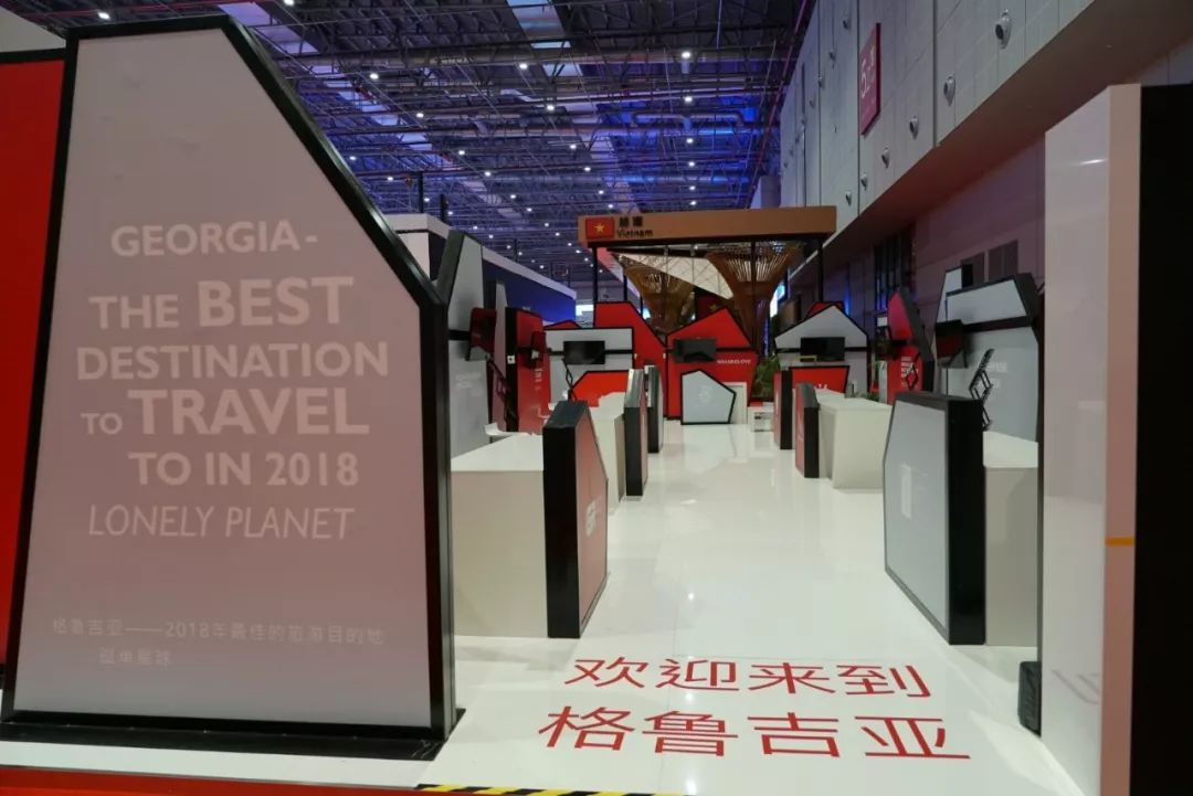 1 時政新聞眼|開幕式結束后,習近平“巡館”看了些什么?