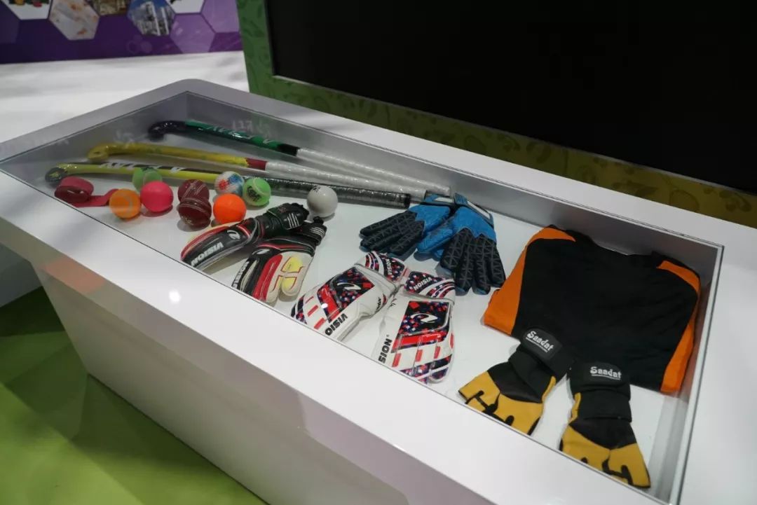 1 時政新聞眼|開幕式結束后,習近平“巡館”看了些什么?