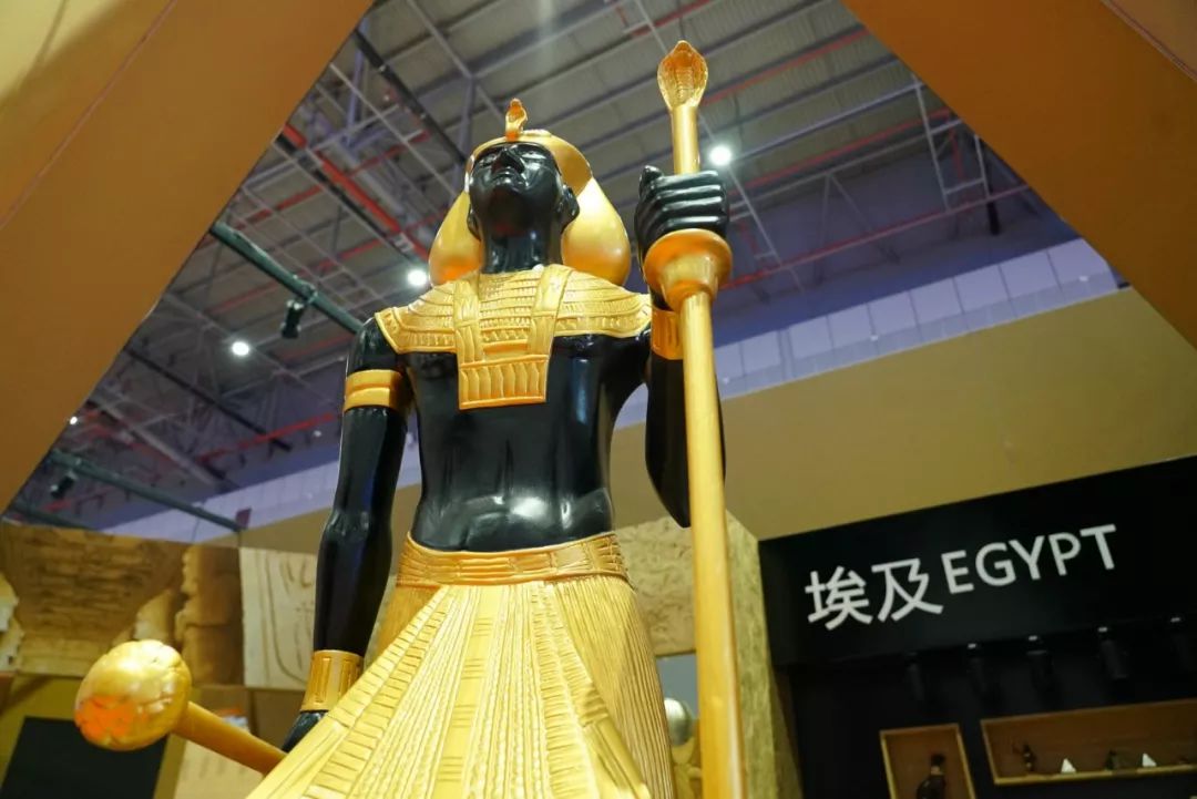 1 時政新聞眼|開幕式結束后,習近平“巡館”看了些什么?