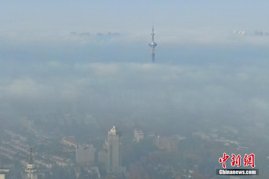 航拍大霧南京 城市樓宇似“天宮勝景”
