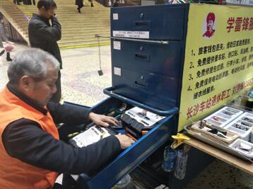 長(zhǎng)沙當(dāng)代活雷鋒：誓要將好事做到自己走不動(dòng)為止