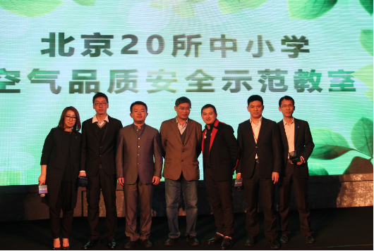 萬種“風”情只為你——第一人居品牌戰(zhàn)略簽約暨恐龍貳號新品發(fā)布會