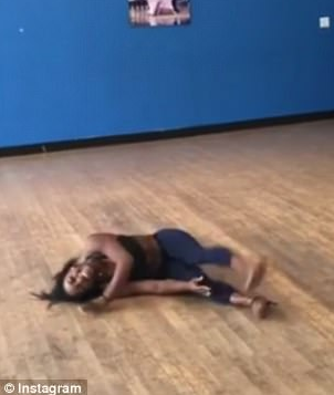 看著都疼！奧運(yùn)冠軍“腳滑”劈叉痛到叫出來