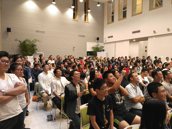 這家公司為了校招真是拼了：CEO現場freestyle滑板鞋，還請來機器