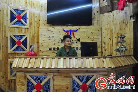 十八洞村電商扶貧出新招 農民直播賣土雞蛋