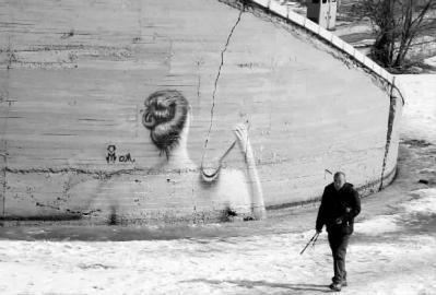 大橋現(xiàn)美女出浴圖 公園：美觀但不合規(guī)定