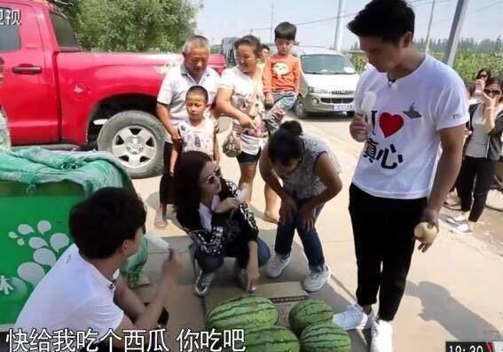 趙薇到農(nóng)村買西瓜 遭大姐強行摘墨鏡確認身份